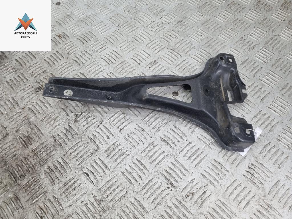 кронштейн (крепление) Volkswagen Golf 4 поколение 1997, 1.4 л., бензин, МКПП, красный, хетчбэк 5 дв., 1J0805569B - фото №1