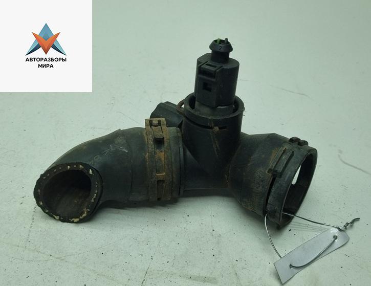 фланец (тройник) системы охлаждения Volkswagen Touran 1 поколение 2003, 1.9 л., дизель, МКПП, серый, минивэн, 1K0122291D - фото №1