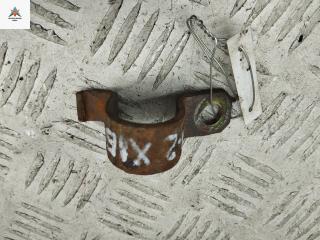 Крепление втулки стабилизатора заднего Ford Mondeo 2 поколение 1997, 1.8 л., бензин, АКПП, синий, хетчбэк 5 дв.