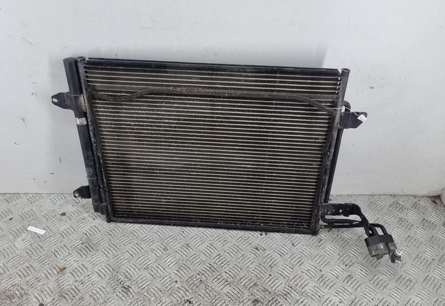 радиатор кондиционера Volkswagen Touran 2004, 1.6 л., бензин, АКПП, зелёный, минивэн, 1T0820411B