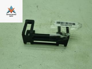 кронштейн (крепление) Volkswagen Golf 4 поколение 2000, 1.6 л., бензин, МКПП, синий, универсал, 1J0971615