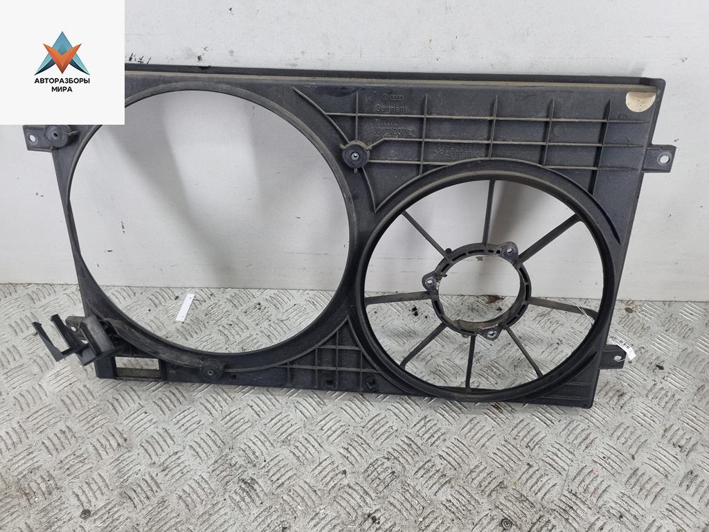 диффузор вентилятора Volkswagen Golf 4 поколение 2000, 1.6 л., бензин, МКПП, синий, универсал, 1J0121207T - фото №1