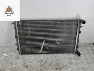 радиатор охлаждения Volkswagen Polo 4 поколение 2002, 1.2 л., бензин, МКПП, чёрный, хетчбэк 3 дв.