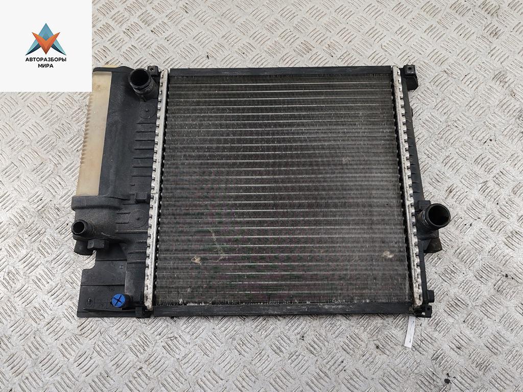 радиатор охлаждения BMW 3 серия E36 1994, 1.6 л., бензин, МКПП, чёрный, хетчбэк 3 дв., 1247145 - фото №1