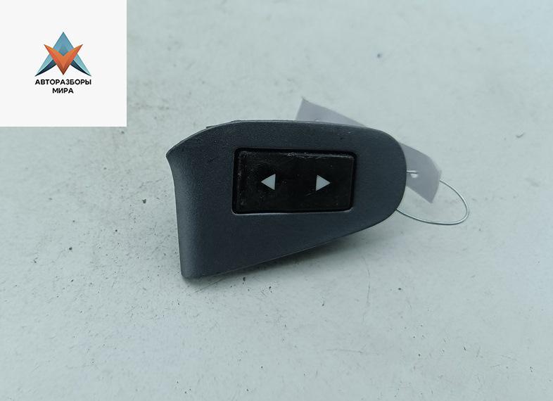 кнопка стеклоподъемника переднего правого Fiat Stilo 1 поколение 2004, 1.4 л., бензин, МКПП, синий, хетчбэк 3 дв. - фото №1