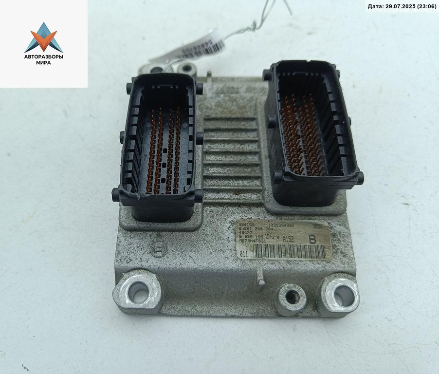 ЭБУ Fiat Stilo 1 поколение 2004, 1.4 л., бензин, МКПП, синий, хетчбэк 3 дв., 0261208204, 1039S04981, 0055195273 - фото №1
