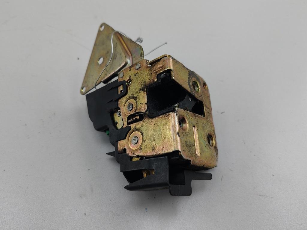 замок двери передней левой Volvo S40 / V40 2001, 2.0 л., бензин, МКПП, серый, универсал