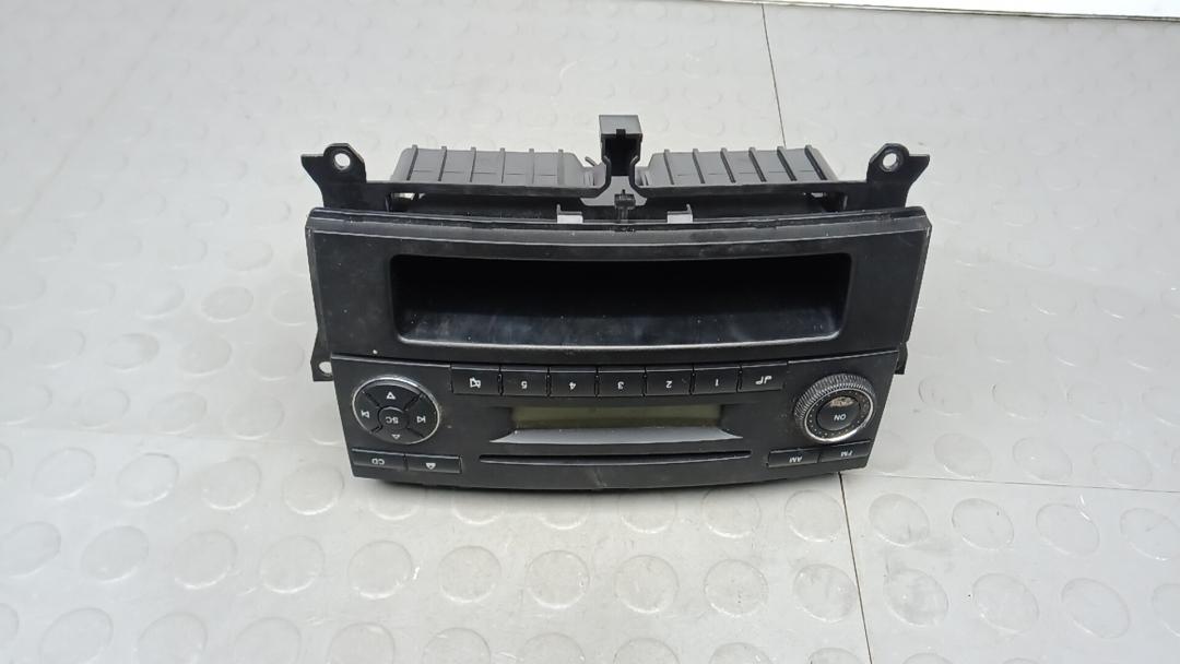 магнитола Mercedes-Benz Vito W639 2006, 2.2 л., CDI 109, дизель, МКПП, микроавтобус - фото №1
