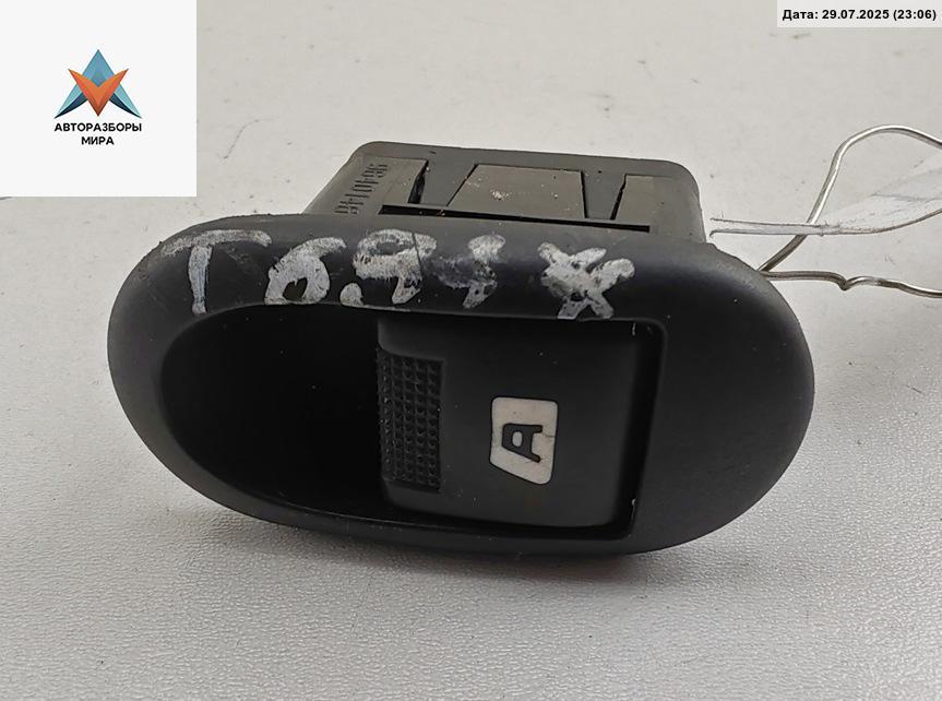 кнопка стеклоподъемника переднего правого Citroen C3 1 поколение 2005, 1.6 л., дизель, МКПП, серый, хетчбэк 5 дв., 96401469 - фото №1