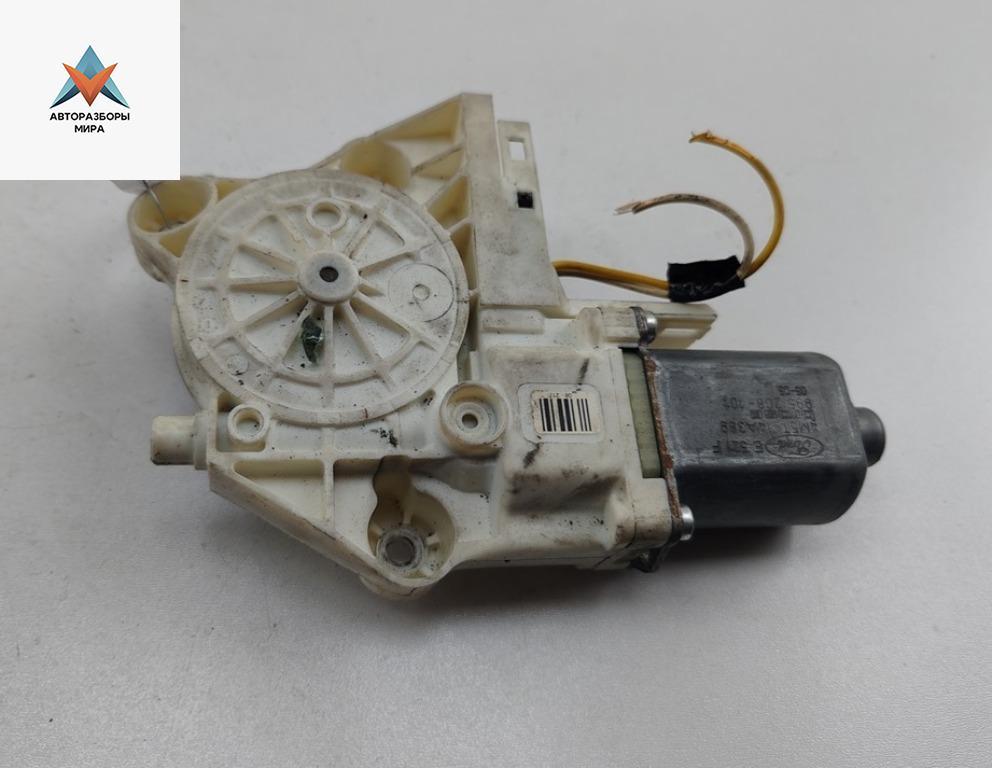 моторчик стеклоподъемника передний левый Ford Focus 2 поколение 2005, 1.6 л., i, МКПП, хетчбэк 5 дв., 4M5T14A389 - фото №1