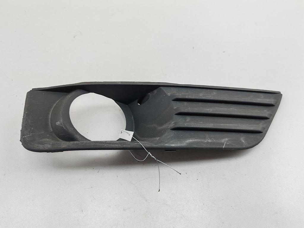 рамка фары противотуманной правой Ford Focus II 2007, 1.6 л., i, бензин, МКПП, чёрный, универсал, 01712452