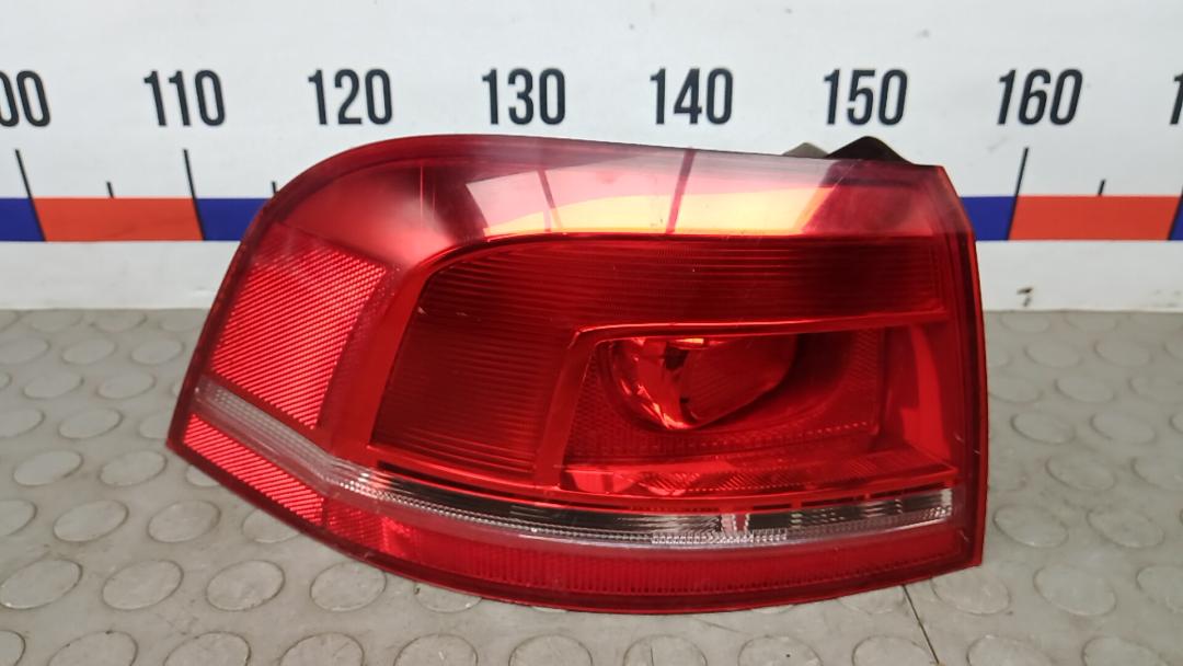 фонарь задний левый Volkswagen Passat B7 2012, 2.0 л., дизель, МКПП, универсал, 3AF945095E - фото №1