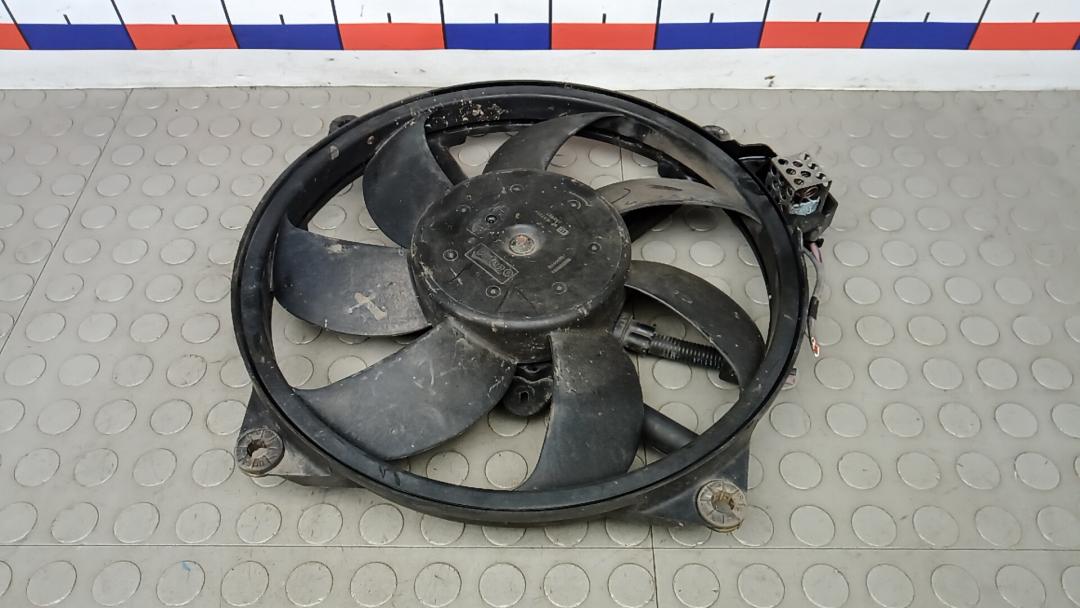 вентилятор радиатора Renault Megane 3 поколение 2010, 1.5 л., дизель, МКПП, хетчбэк 5 дв. - фото №1