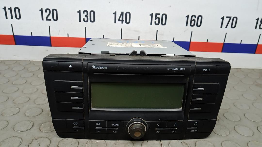 магнитола Skoda Octavia 2 поколение (A5) 2007, 1.9 л., дизель, МКПП, хетчбэк 5 дв., 1Z0035161C - фото №1