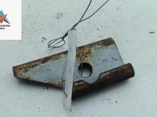 крепление аккумулятора Dacia (Renault) Sandero I 2008, 1.4 л., бензин, МКПП, синий, хетчбэк 5 дв.