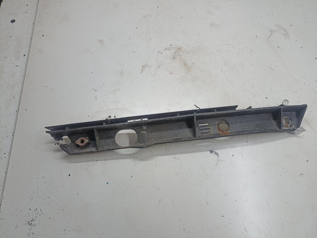 кронштейн переднего бампера Opel Omega B 2000, 2.2 л., бензин, МКПП, серый, седан, 90458190