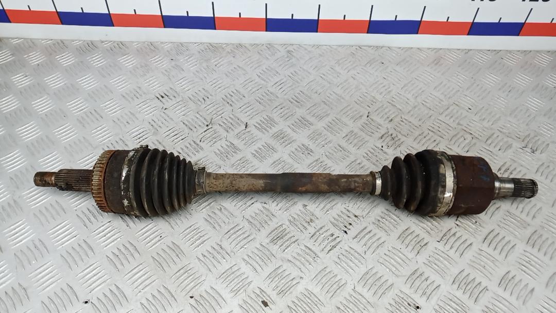 полуось передняя левая (приводной вал, ШРУС) Hyundai ix35 1 поколение 2012, 1.7 л., дизель, МКПП, внедорожник 5 дв., 495002Y900 - фото №1