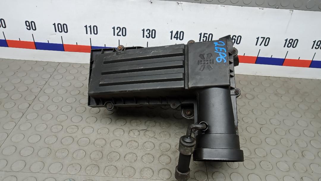 корпус воздушного фильтра Volkswagen Tiguan 1 поколение 2009, 2.0 л., дизель, МКПП, внедорожник 5 дв., 3C0129607AS - фото №1