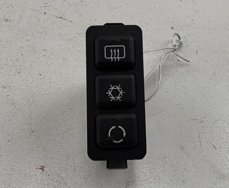 кнопка обогрева заднего стекла BMW 3 E36 1994, 1.6 л., бензин, МКПП, чёрный, хетчбэк 3 дв., 8361115