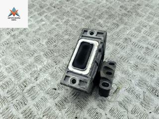 подушка крепления двигателя Volkswagen Golf 4 поколение 2000, 1.4 л., бензин, МКПП, синий, хетчбэк 5 дв.