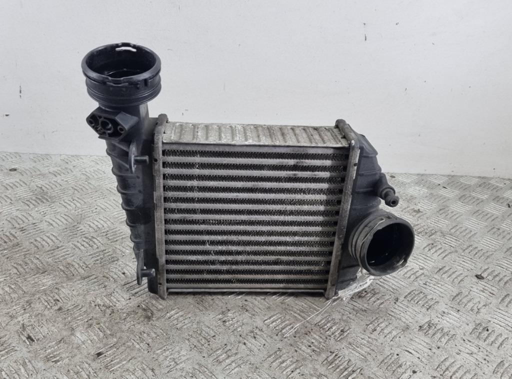 радиатор интеркулера Volkswagen Passat B5+ (GP) 2004, 2.5 л., дизель, МКПП, чёрный, универсал, 3B0145805J