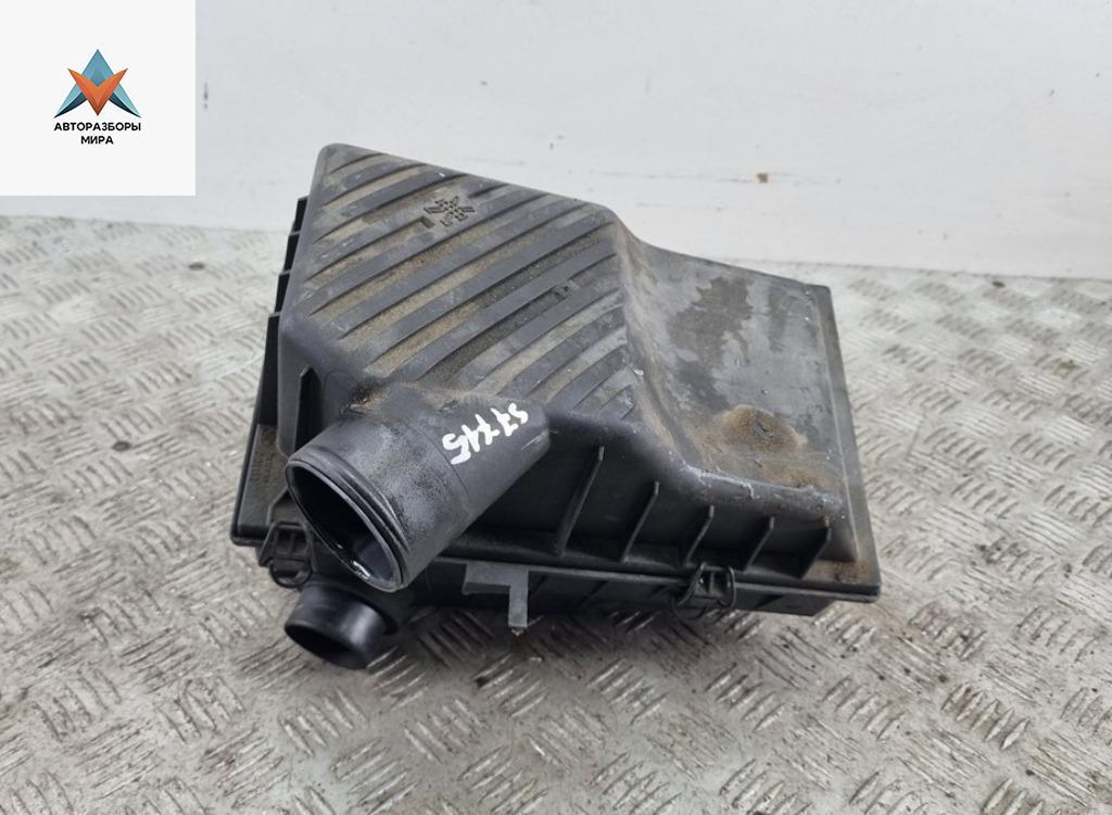 корпус воздушного фильтра Volkswagen Passat B3 1991, 1.8 л., бензин, МКПП, зелёный, универсал - фото №1