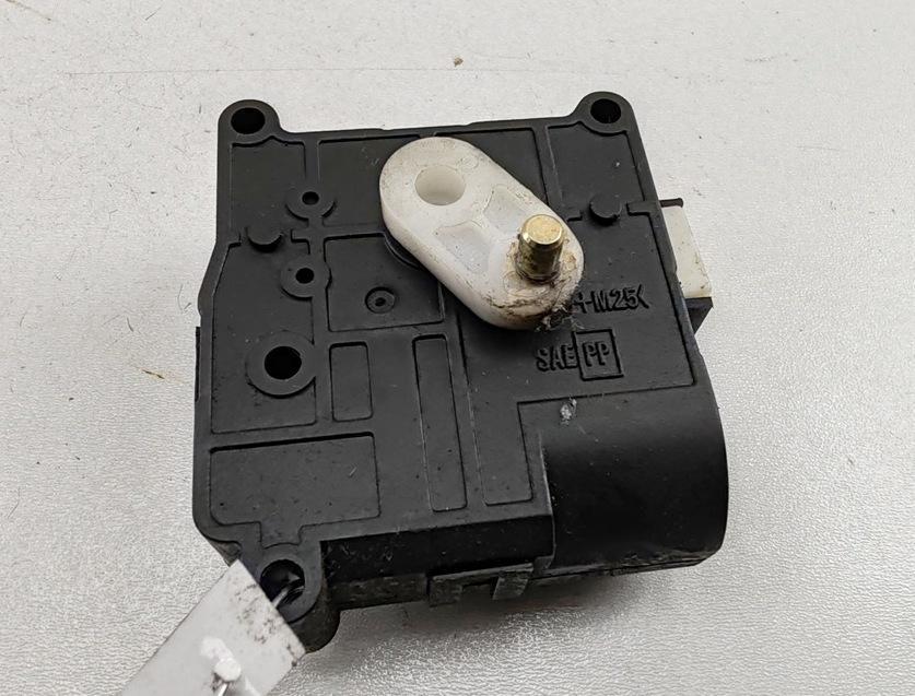 моторчик заслонки печки Toyota Avensis 2004, 2.0 л., дизель, МКПП, серый, универсал, 1138002051