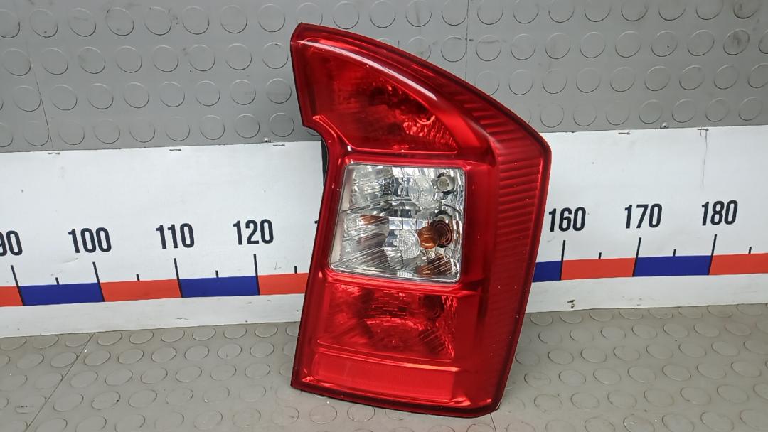 фонарь задний правый Kia Carens 3 поколение 2011, 1.6 л., бензин, МКПП, минивэн - фото №1