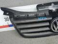 решетка радиатора Volkswagen Touran 1 поколение 2005, 1.9 л., дизель, МКПП, минивэн, 1T0853651A - фото №2