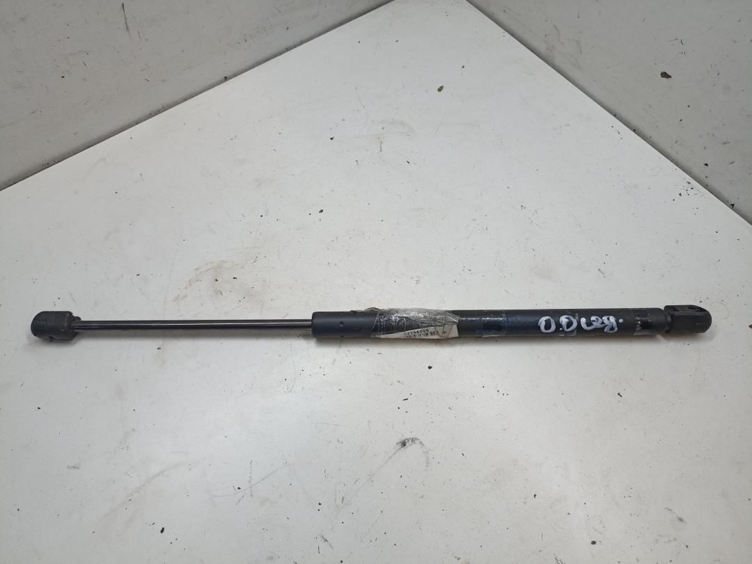 амортизатор крышки багажника (3-5 двери) Opel Omega B 2000, 2.2 л., бензин, МКПП, серый, седан, 90379054