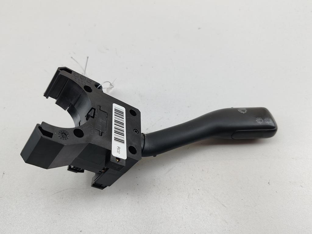 переключатель дворников Volkswagen Passat B5+ (GP) 2001, 2.0 л., бензин, МКПП, серый, универсал, 4B0953503F