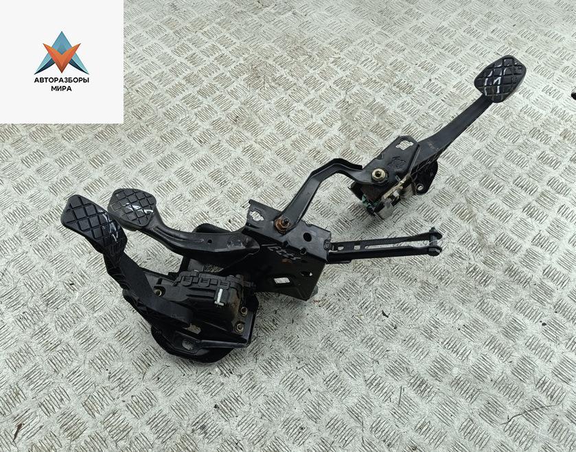 узел педальный (блок педалей) Volkswagen Golf 4 поколение 2000, 1.4 л., бензин, МКПП, синий, хетчбэк 5 дв. - фото №1