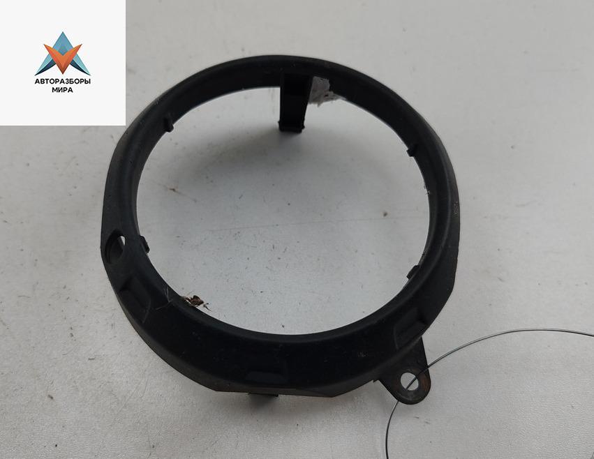 рамка фары противотуманной правой Mitsubishi Outlander 1 поколение 2006, 2.0 л., бензин, МКПП, чёрный, внедорожник 5 дв. - фото №1