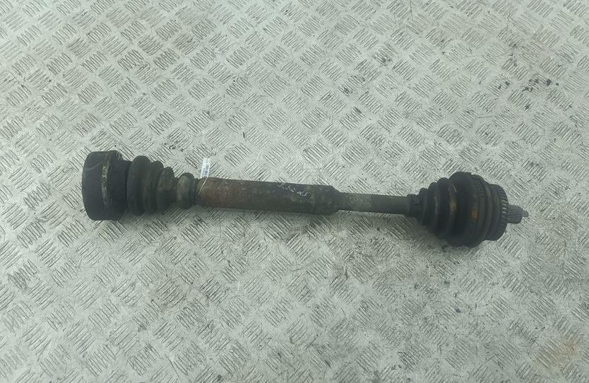 полуось передняя левая (приводной вал, ШРУС) Volkswagen Passat B5 1997, 1.6 л., бензин, МКПП, зелёный, седан