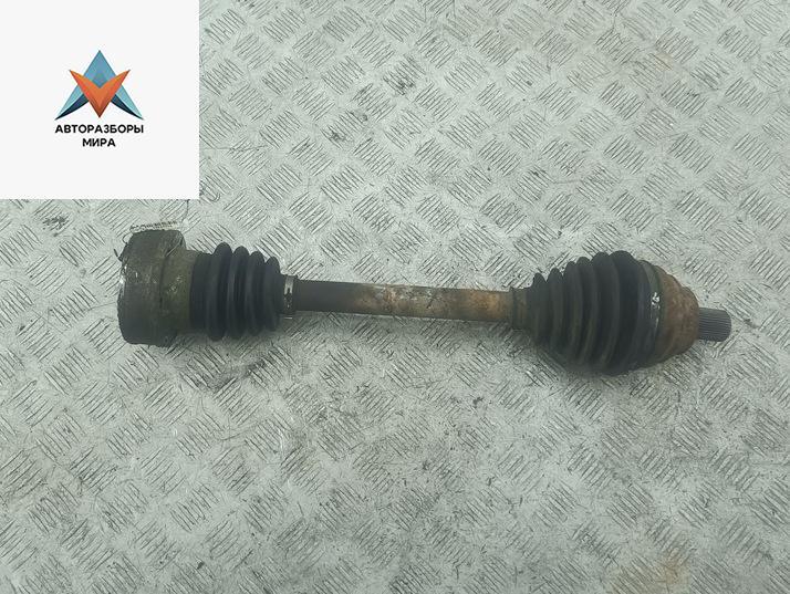 полуось передняя левая (приводной вал, ШРУС) Volkswagen Touran 1 поколение 2005, 2.0 л., бензин, МКПП, красный, минивэн - фото №1
