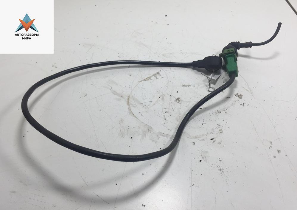 датчик детонации Volkswagen Passat B5 1998, 1.6 л., бензин, МКПП, чёрный, универсал, 054905377H - фото №1