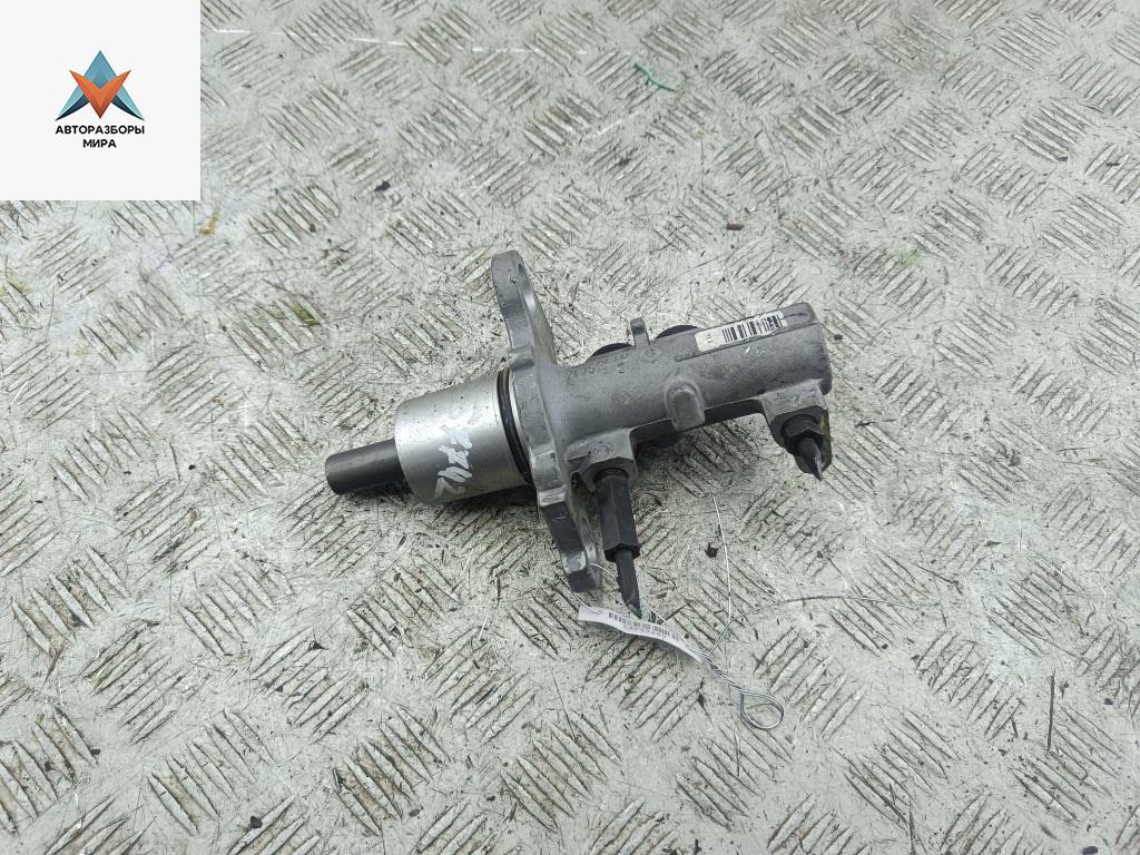 цилиндр тормозной главный Volkswagen Passat B5 1999, 1.9 л., дизель, МКПП, серый, универсал - фото №1