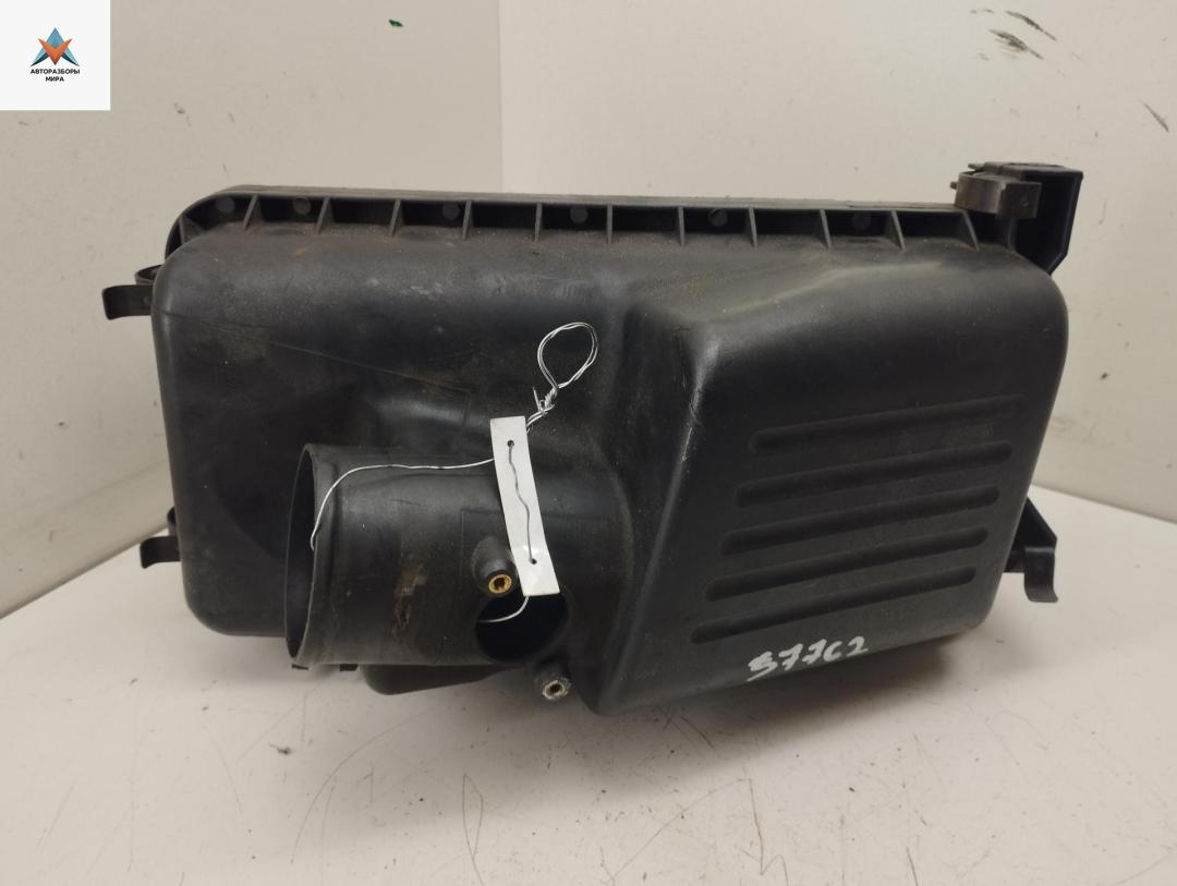 корпус воздушного фильтра Toyota Avensis 2 поколение (T250) 2004, 2.0 л., дизель, МКПП, серый, универсал - фото №1