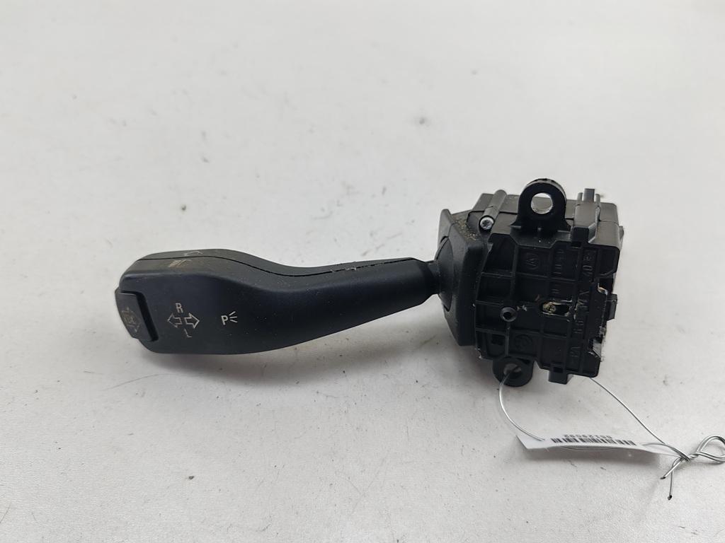 переключатель поворотов BMW 5 E39 2001, 4.4 л., бензин, МКПП, серый, универсал, 8363668