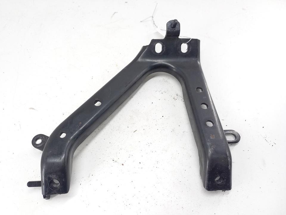 кронштейн (крепление) BMW 3 E36 1991, 1.8 л., бензин, АКПП, белый, седан, 11611715032