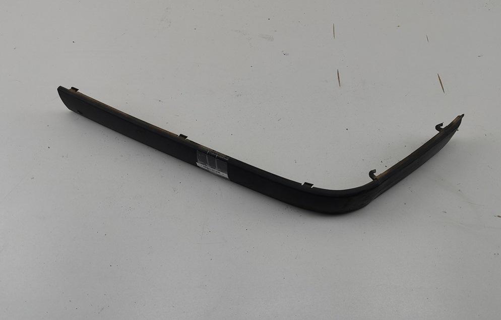 молдинг переднего бампера BMW 3 E36 1994, 1.8 л., бензин, МКПП, чёрный, хетчбэк 3 дв., 8146077