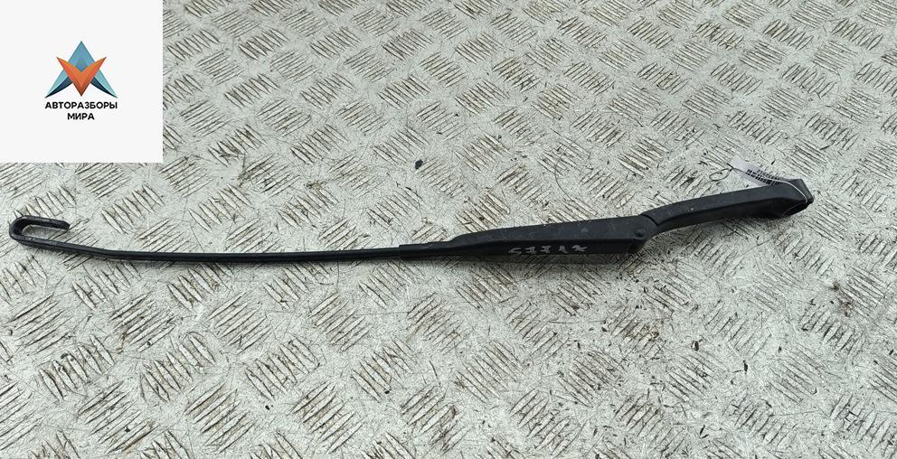 Щеткодержатель (поводок стеклоочистителя) передний Audi A6 4A/C4 1996, 2.0 л., бензин, МКПП, серый, седан, 4A1955408A - фото №1