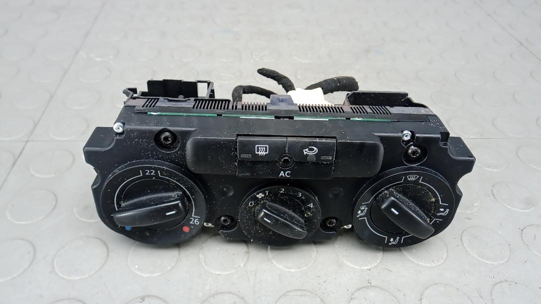 блок управления печки / климат-контроля Volkswagen Tiguan 1 поколение 2009, 2.0 л., дизель, МКПП, внедорожник 5 дв., 3C8907336AB - фото №1