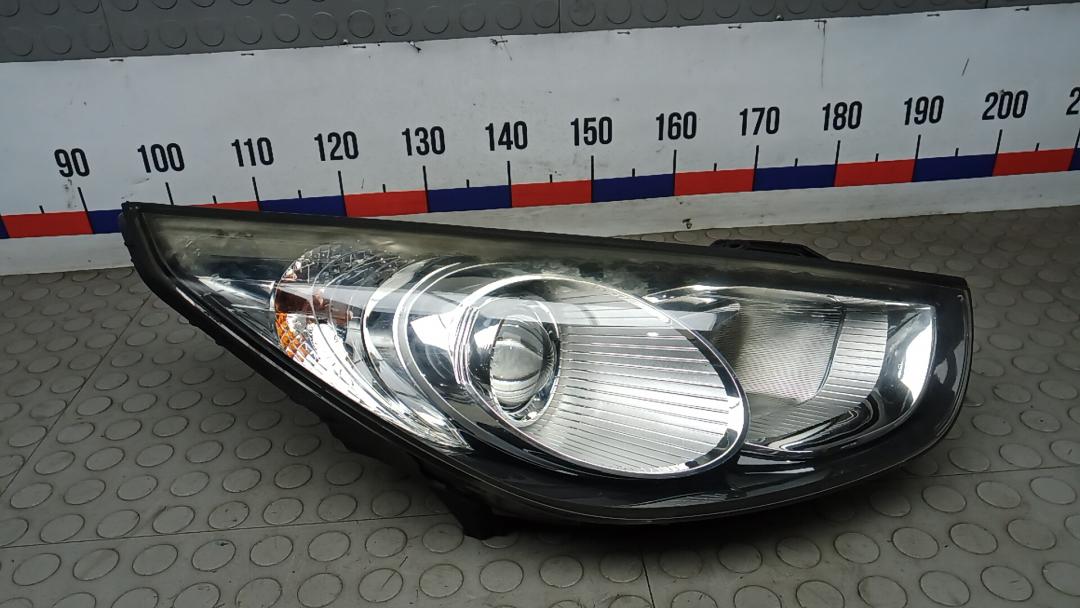фара правая Hyundai ix35 1 поколение 2012, 1.6 л., бензин, МКПП, внедорожник 5 дв., 921022Y020 - фото №1