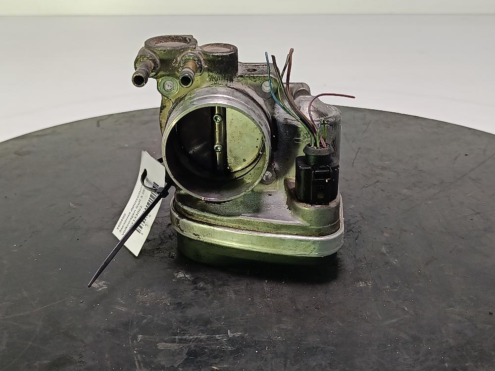 заслонка дроссельная Volkswagen Golf 5 поколение 2006, цвет, 06F133062 - фото №1