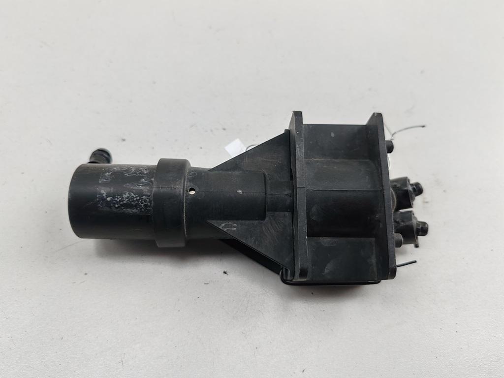 форсунка омывателя фары Audi A6 4B/C5 2000, 2.5 л., дизель, МКПП, чёрный, универсал - фото №1