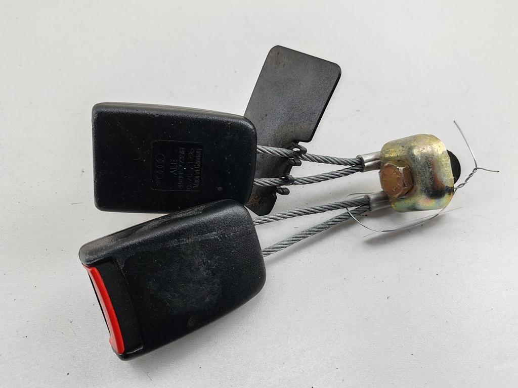 замок ремня безопасности Audi A6 4A/C4 1996, 2.0 л., бензин, МКПП, серый, седан, 4A0857739H - фото №1