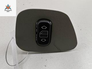 кнопка стеклоподъемника заднего правого Mercedes-Benz E-Класс W210/S210 1996, 2.0 л., бензин, МКПП, синий, седан, 2108200310