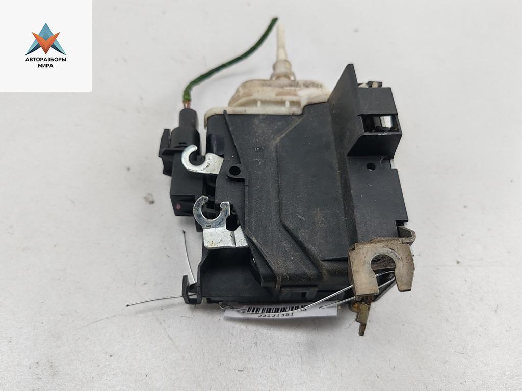 замок двери передней правой Audi A4 B5 1995, 1.8 л., бензин, АКПП, красный, седан, 8D1837016A - фото №1