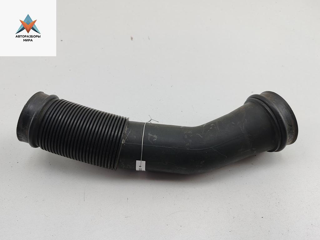 патрубок воздушного фильтра Audi A4 B5 1995, 1.8 л., бензин, 058129627E - фото №1